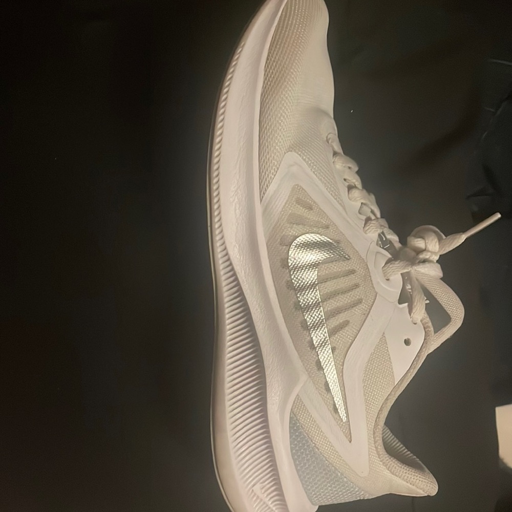 Hardly worn white Nike running shoes. Size 8